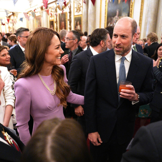 Kraljevskoj obitelji su se u Buckinghamskoj palači pridružili princeza Kate i princ William