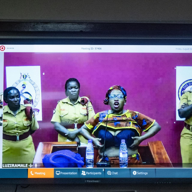 Aktivistica i feministkinja Stella Nyanzi prosvjeduje putem videoveze iz zatvora u Kampali