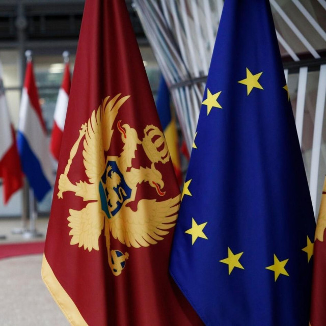 Zastave Crne Gore i Europske unije