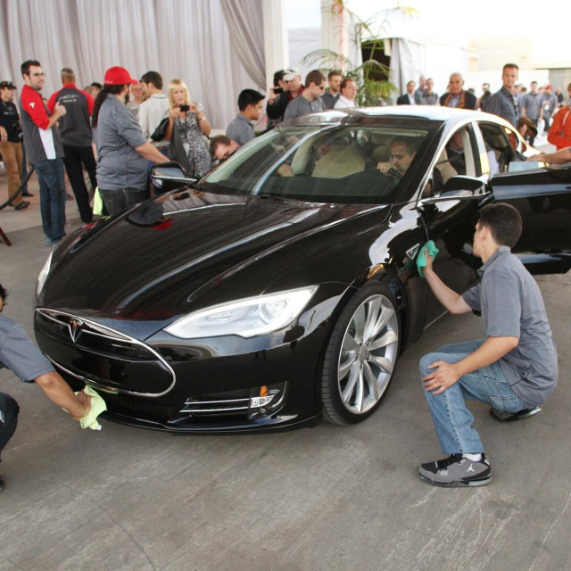Tesla Model S, ilustracija