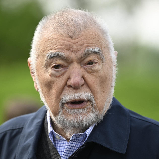 Stjepan Mesić u Jasenovcu 