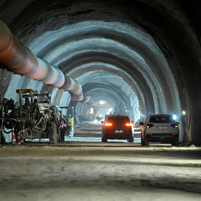 Radovi u tunelu Kozjak
