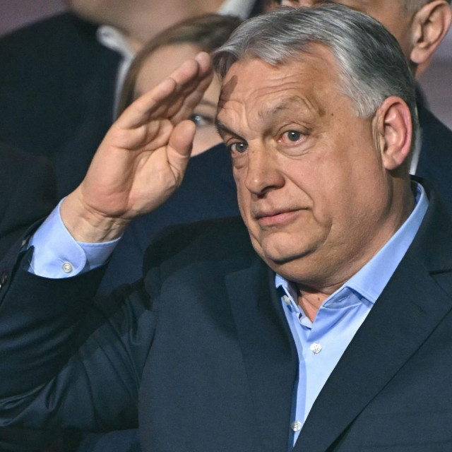 Viktor Orbán najavio je da neće preuzeti mandat u parlamentu, ali planira ostati na čelu stranke Fidesz radi unutarstranačke obnove.