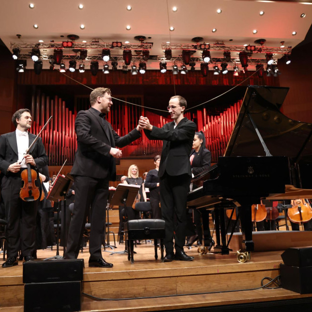 KD Lisinski, koncert ZGF, Crveni Ciklus, Dirigent Benjamin Bayl, klavir Lovre Marušić