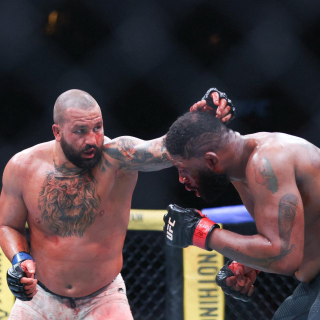 Josh Hokit (lijevo) vs. Curtis Blaydes (desno) | UFC 327
