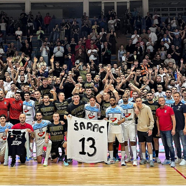 Potpora igraca Izviđača, Tatabanye i publike Josipu Šarcu