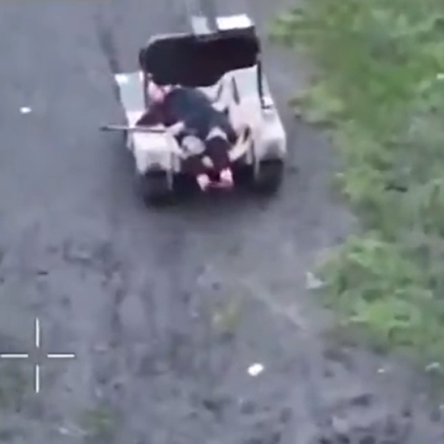 Robot spašava baku