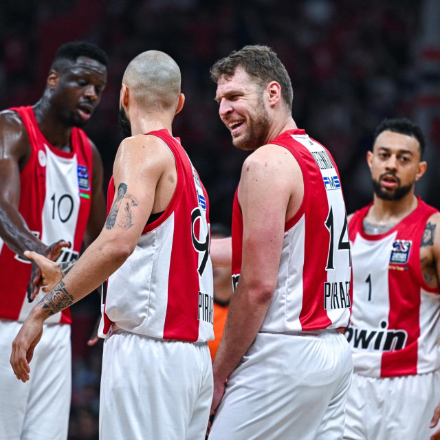 Saša Vezenkov, Evan Fournier, Moustapha Fall i Nigel Williams-Goss pokazali su zašto je Olympiacos bio prvi nakon osnovnog dijela Eurolige