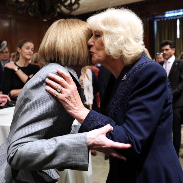 Kraljica Camilla i bivša glavna urednica Voguea Anna Wintour
