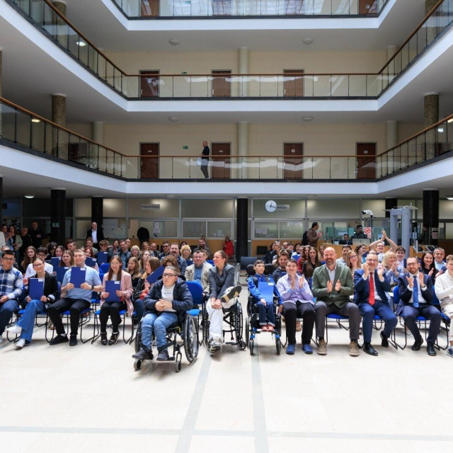 Dodjela stipendija učenicima i studentima s invaliditetom