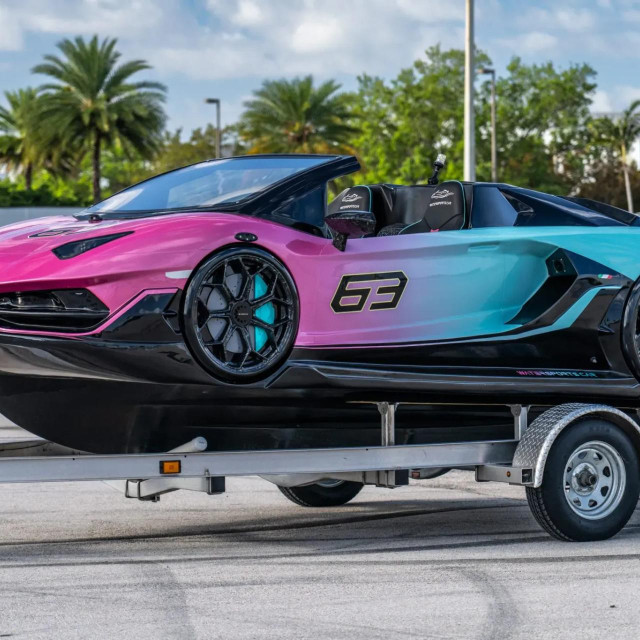 Lamborghini Aventador gliser