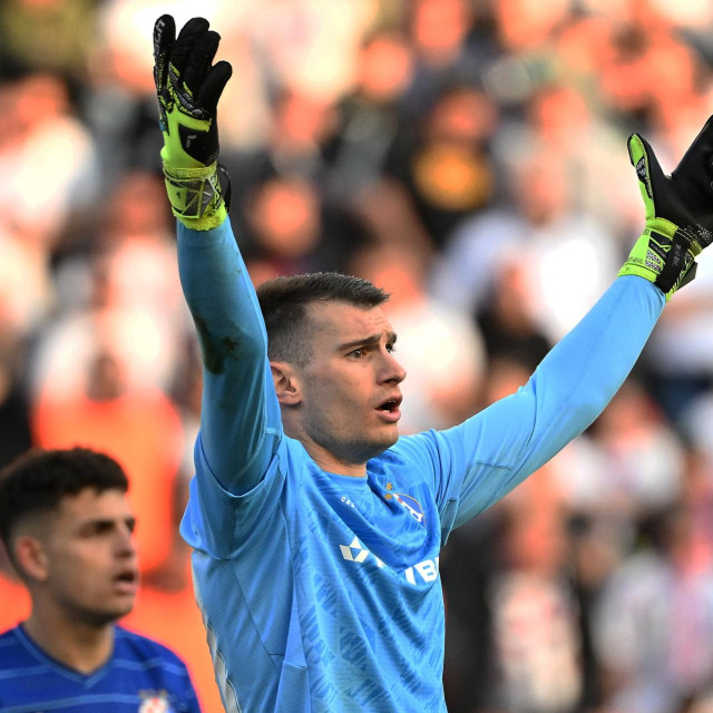 Dominik Livaković tijekom proslave pobjede na Poljudu