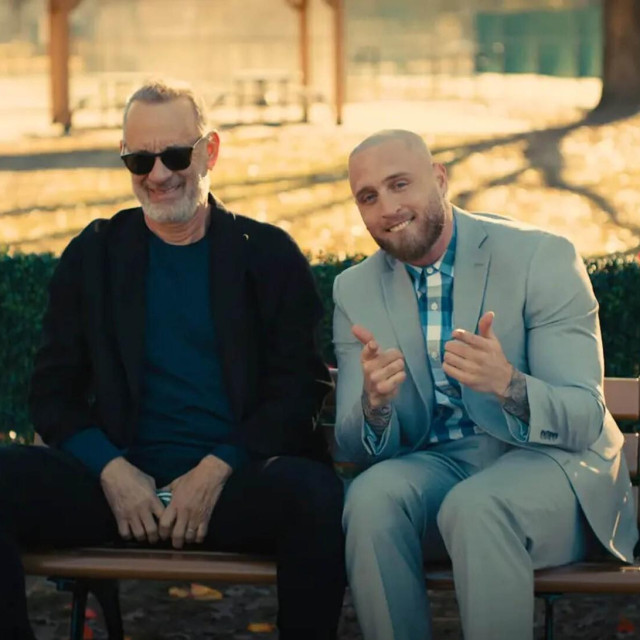 Tom Hanks u spotru za Chetovu pjesmu inspirranu njegovim filmom ”Forrest Gump”