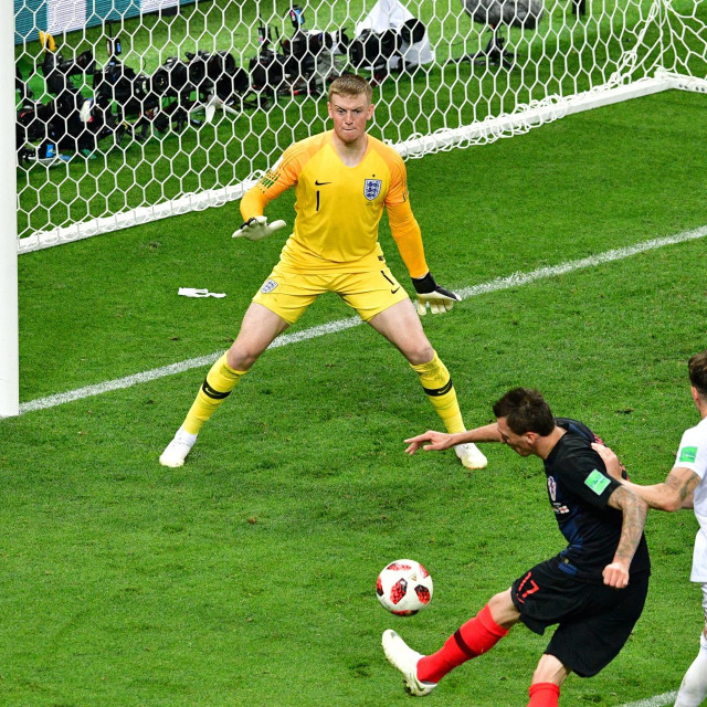 Jordan Pickford i Mario Mandžukić, SP 2018.