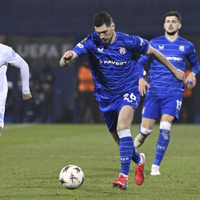 Dinamov pouzdani stoper, Scott McKenna, zbog ozljede je bio zamijenjen u Velikoj Gorici u 62. minuti