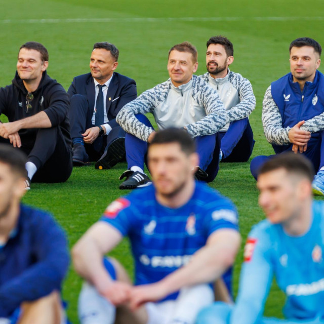 Slavlje igrača i stožera Dinama nakon pobjede na Poljudu