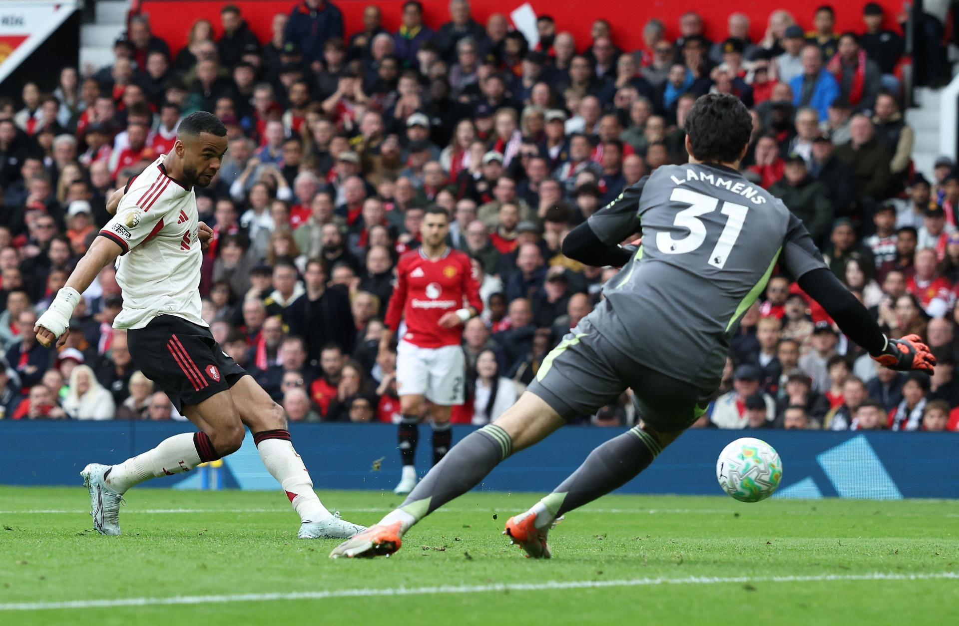 Manchester United svladao Liverpool 3:2 i osigurao povratak u Ligu prvaka — image 6