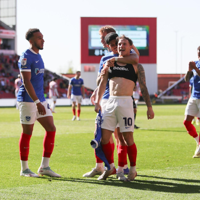 Adrian Segečić u premijernoj sezoni za Portsmouth odigrao je 40 utakmica, uz 10 golova i šest asistencija