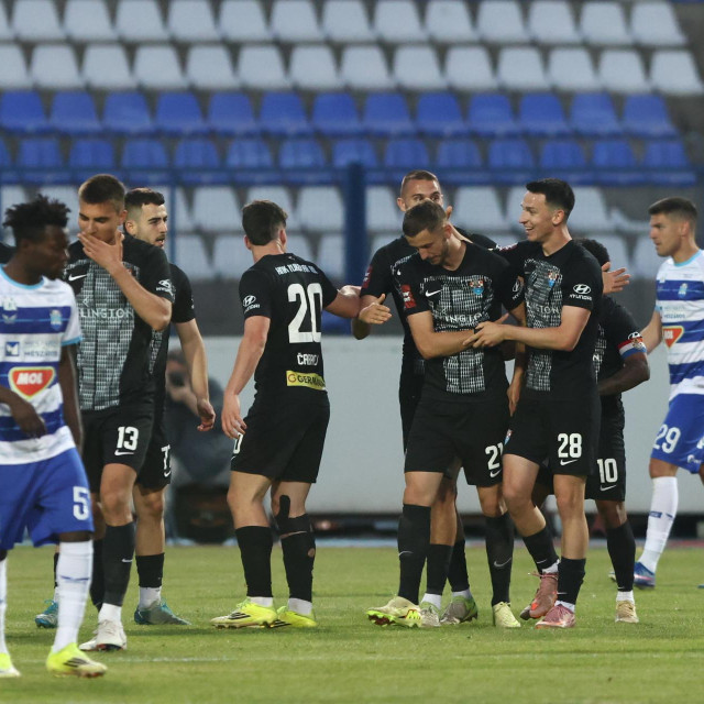 Momčad Vukovara slavi pogodak Jakova Puljića protiv Osijeka