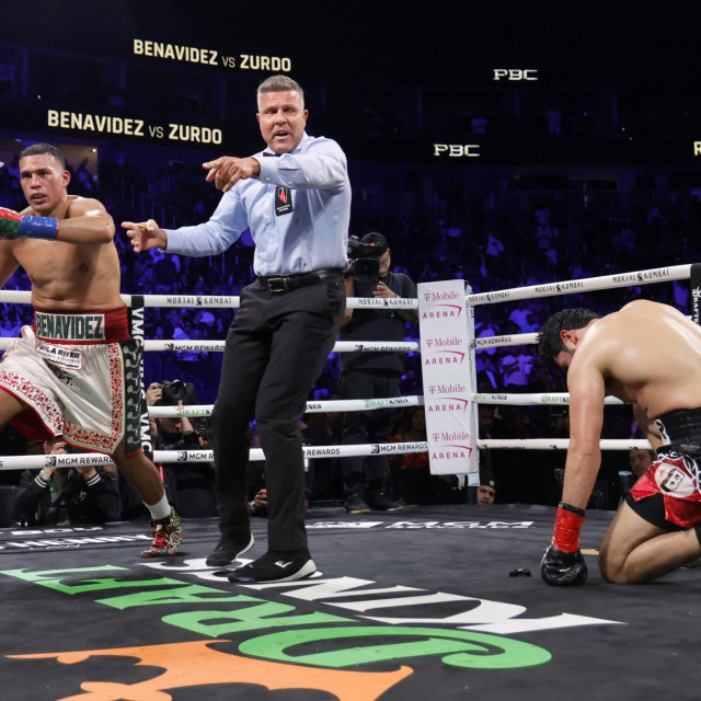 David Benavidez (lijevo) vs. Zurdo Ramirez (desno na podu) | Las Vegas