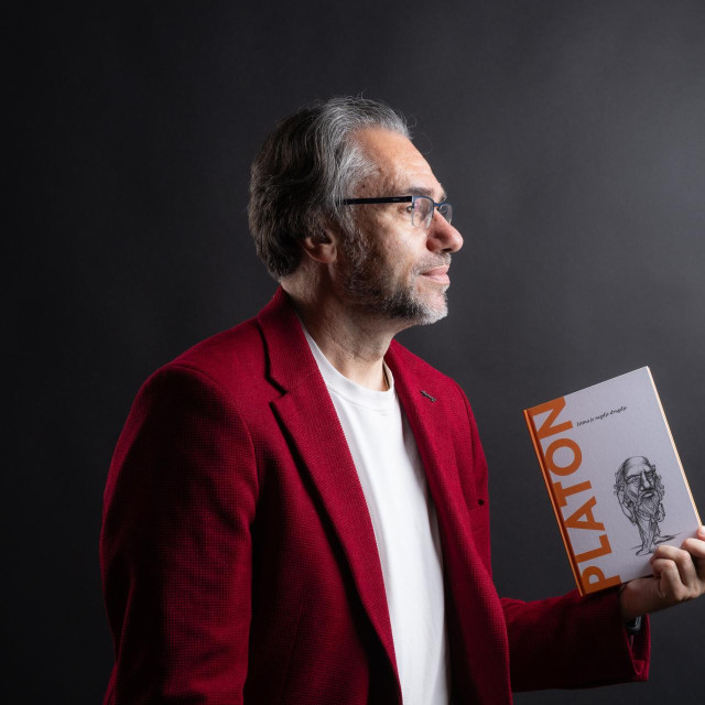 ‘Politika je iznad morala, a profit je važniji od temeljnih ljudskih prava. Zato nam treba filozofija‘
