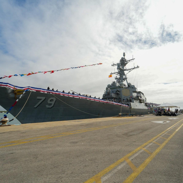 USS Oscar Austin (arhivska fotografija)