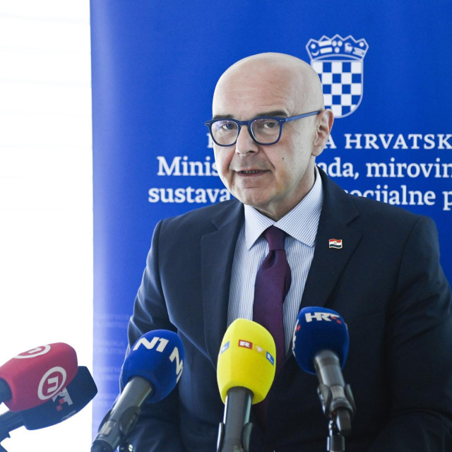 Ministar rada, mirovinskoga sustava, obitelji i socijalne skrbi Alen Ružić