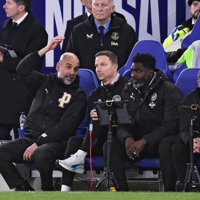 Manchester City se u sedmoj minuti nadoknade spasio od poraza kod Evertona, ali sada više ne drži konce u svojim rukama i Arsenal tri pobjede dijele od naslova
