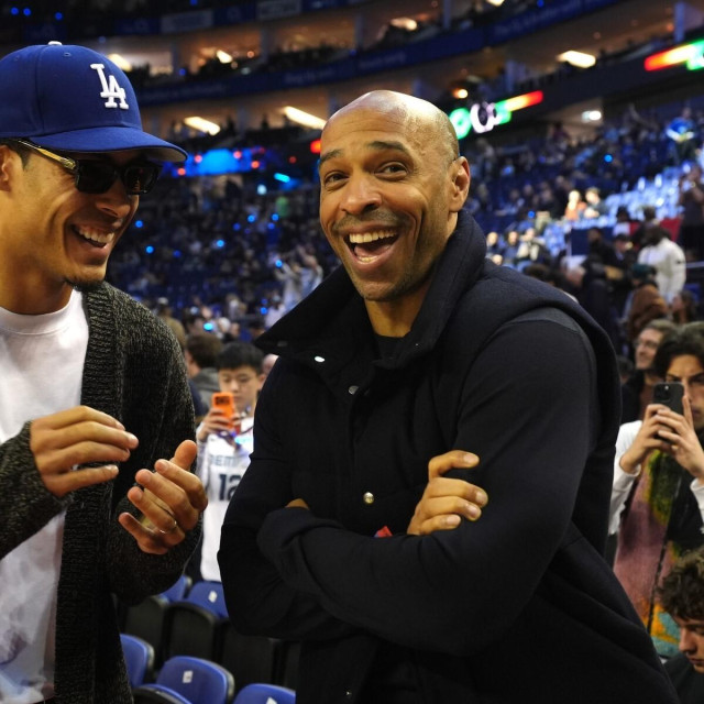 Thierry Henry (desno) u društvu Virgila van Dijka