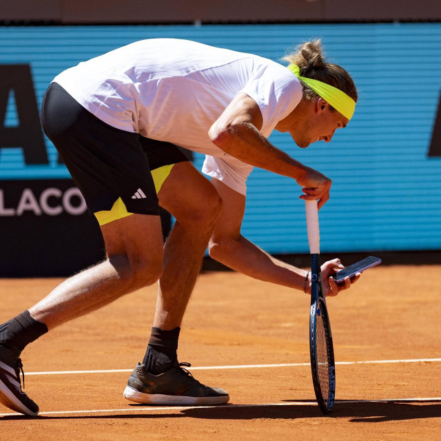 Alexander Zverev je imao možda i najviše ”sukoba” s novom tehnologijom u tenisu, a prošle godine je u Madridu odlučio fotografirati situaciju usred meča