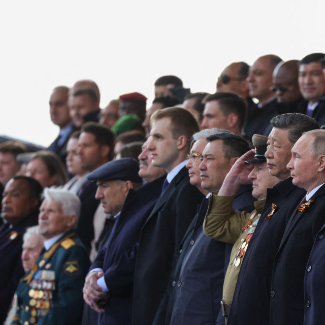 Vladimir Putin, Xi Jinping i drugi uzvanici na paradi 9. svibnja 2025.