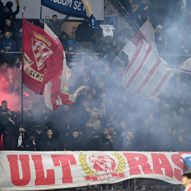 ”Je*em te, Bosno, je*em te ja, Hrvatska moja domovina”, odjekivalo je s domaćih tribina