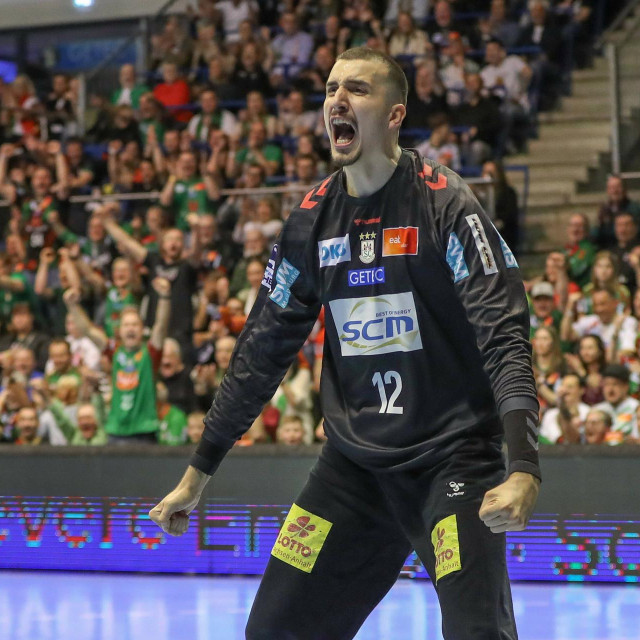Matej Mandić slavio u okršaju protiv suigrača iz reprezentacije