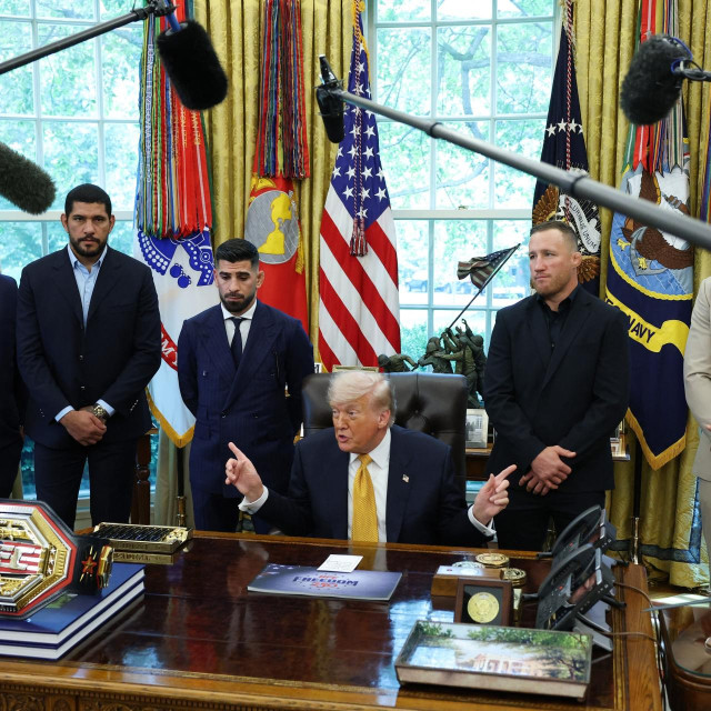 Plinio Cruz, Alex Pereira, Ilia Topuria, Donald Trump, Justin Gaethje i Cyril Gane
