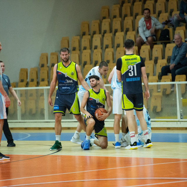 DepoLink Škrljevo i Ribola Kaštela podijelili su domaće pobjede i odluka o pobjedniku Prve lige košarkaša past će u majstorici u Kostreni