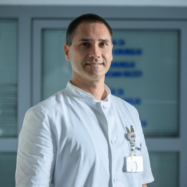 Dr. sc. Dinko Hauptman, dr.med., specijalist urologije, pročelnik Poliklinike Klinike za urologiju KBC Zagreb