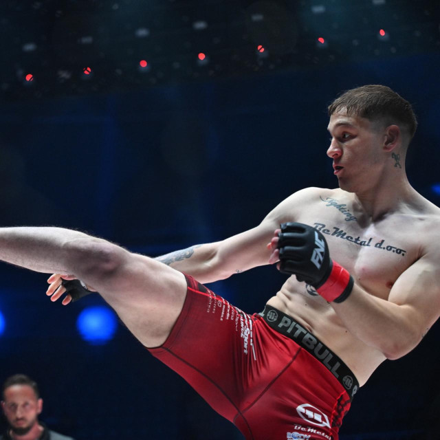 Chris Hill (lijevo) vs. Ilija Brkan (desno)