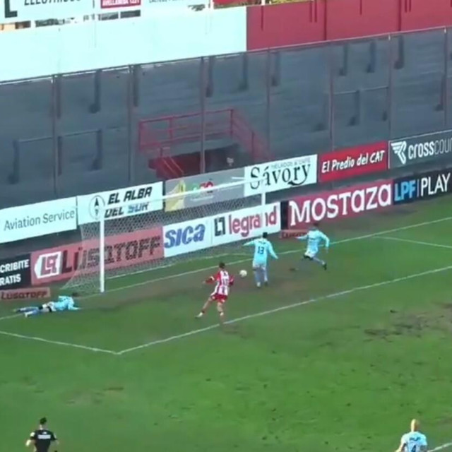 Autogol na utakmici između Villa San Carlosa i Talleresa