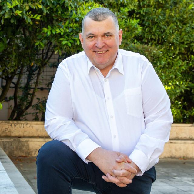 Inženjer Smiljan Pilipović, magistar telekomunikacija i informatike 