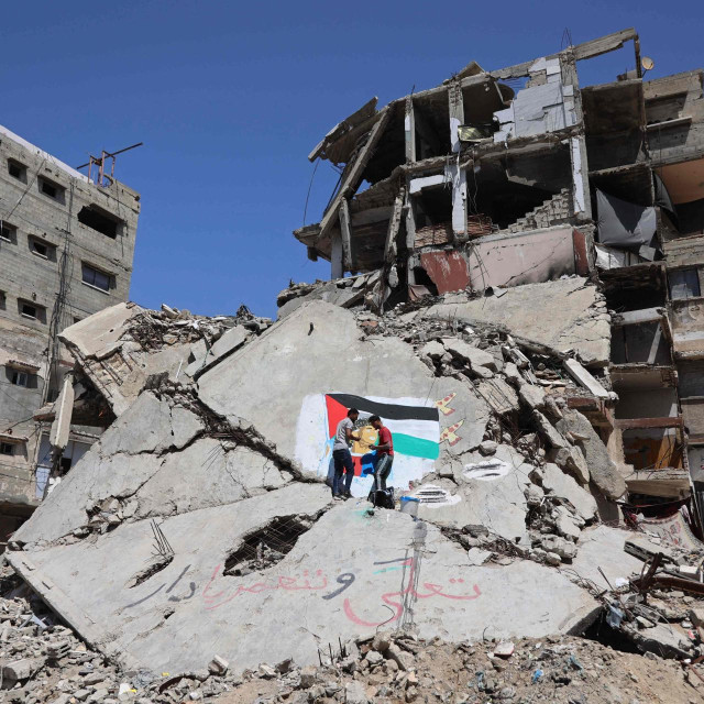 Mural Laminea Yamala u ruševinama u Palestini