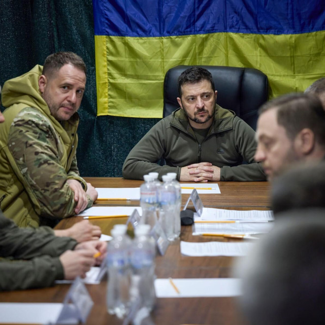Andrij Jermak (lijevo) i Volodimir Zelenski (u sredini)