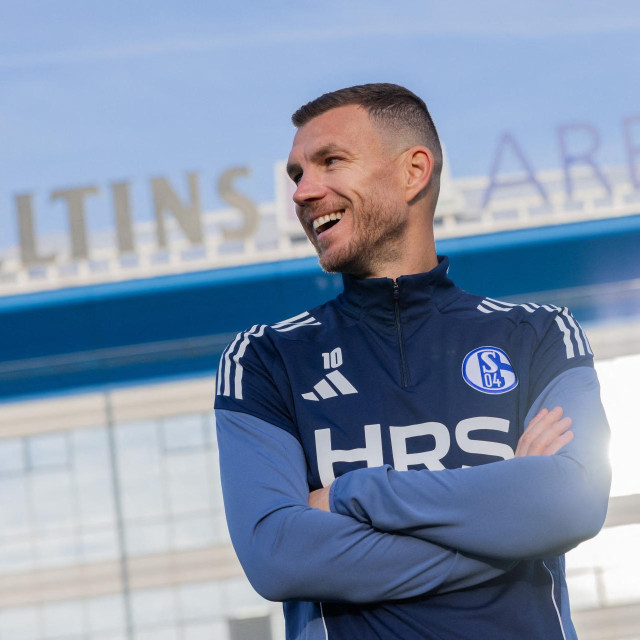 Edin Džeko sa Schalkeom je izborio ulazak u Bundesligu, ali prije će odraditi Svjetsko prvenstvo s Bosnom i Hercegovinom
