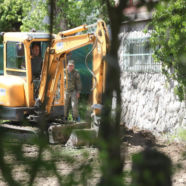 Iskapanje grobnice u zagrebačkoj Dubravi