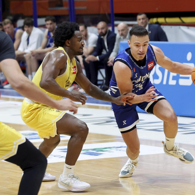 Cibonin Žan Mark Šiško traži potvrdu polufinalu pokraj Dubravinih John Michael Wrighta i Domagoja Vukovića