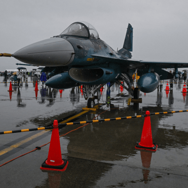 Mitsubishi F-2 borbeni avion; japanaska premijerka Sanae Takaichi; testiranje raketnog sustava u Japanu