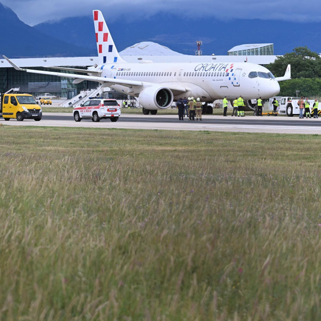 Avion Croatia Airlinesa Airbus 220 na relaciji Split - Frankfurt, pri polijetanju je izletio s piste