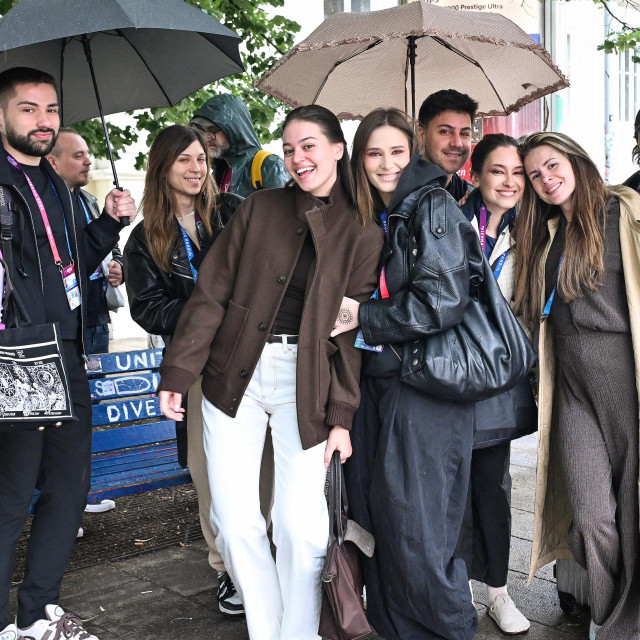 Odlazak hrvatske delegacije i grupe Lelek na finalnu večer Eurosonga