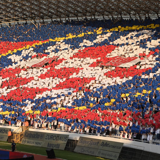 Grb Hajduka u sklopu koreografije na tribinama
