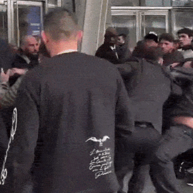 Neredi ispred Swatchove trgovine u Milanu