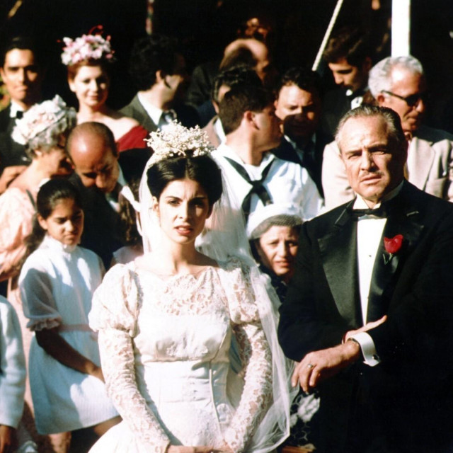 Marlon Brando i Talia Shire u sceni vjenčanja na početku prvog filma iz trilogije ”Kum”